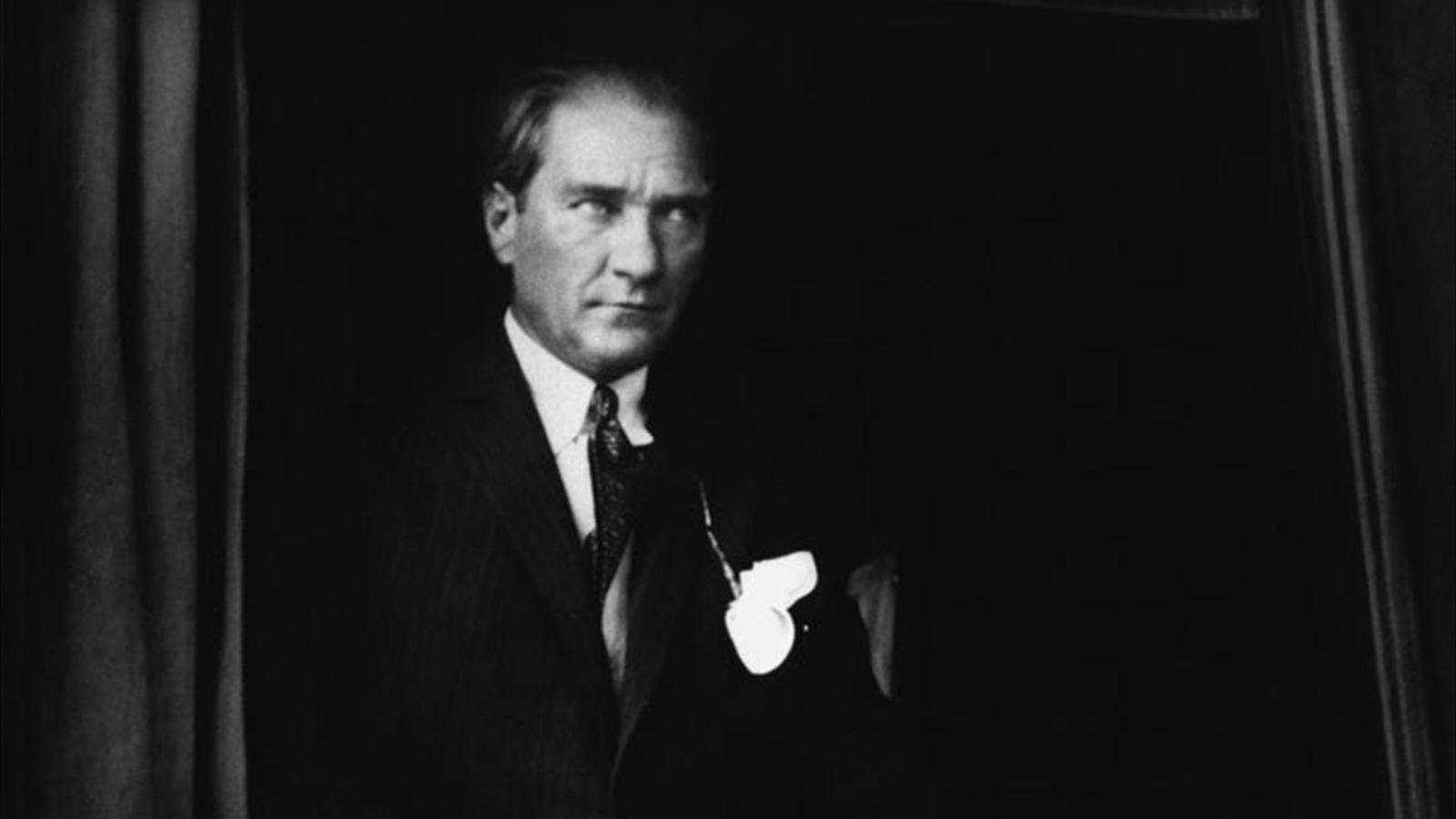 Atatürk Kronolojisi İnglizce